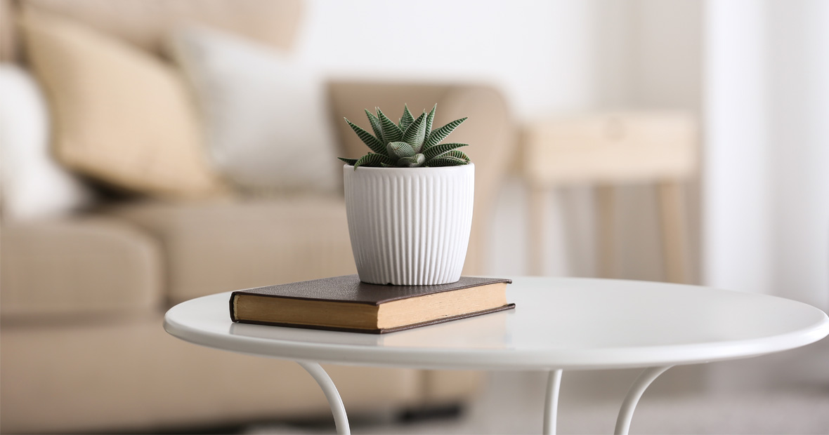 table avec un pied en métal